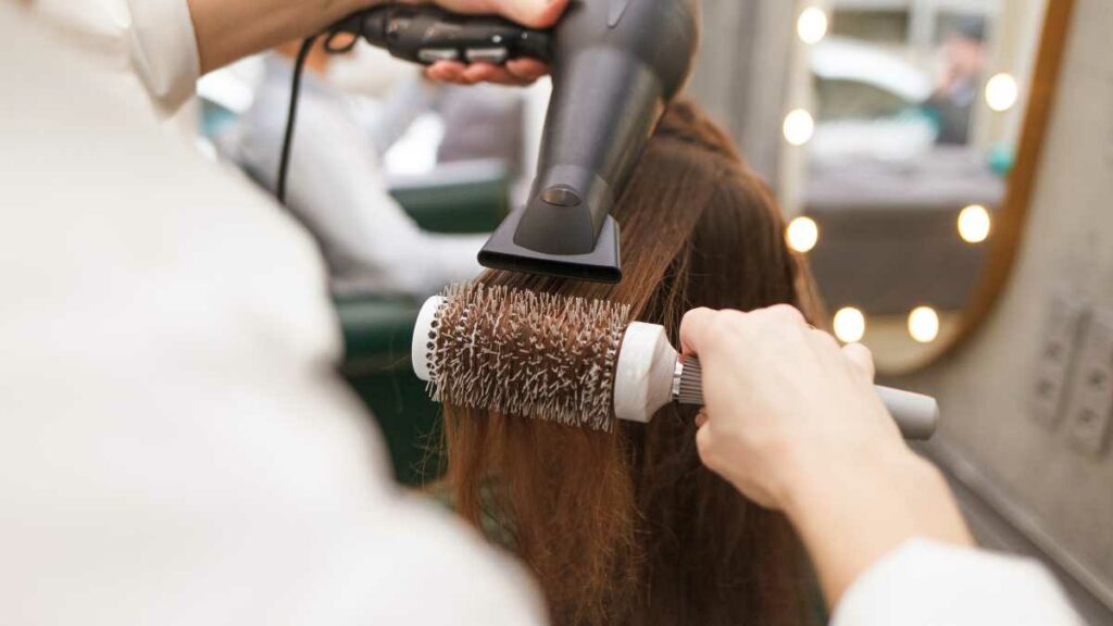 dicas para proteger o cabelo dos efeitos nocivos do secador e chapinha