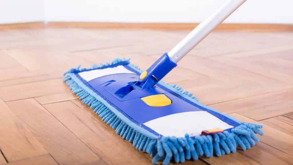 Como limpar piso de taco encardido