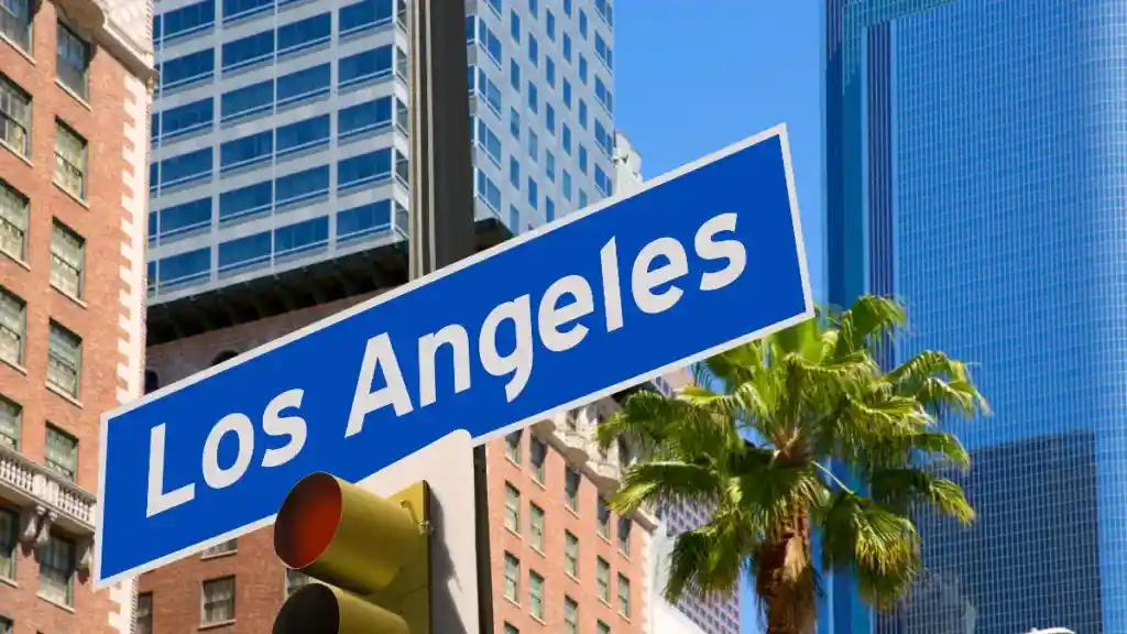 Qual época mais barata para viajar para Los Angeles