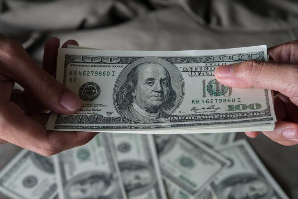Dolarização de patrimônio: veja 4 estratégias para proteger seus investimentos